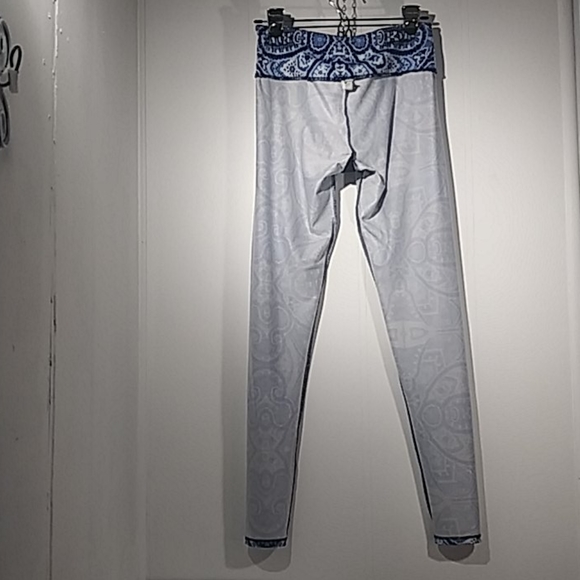 ONZIE. Yoga Blue White Leggings Size M/L - Picture 7 of 10